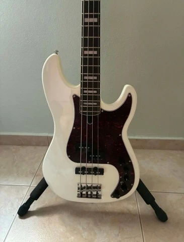 Marcus Miller P7 Alder 4 White 2nd Gen