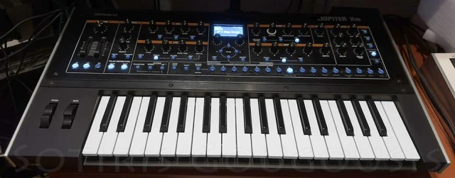 Roland Jupiter Xm + Decksaver