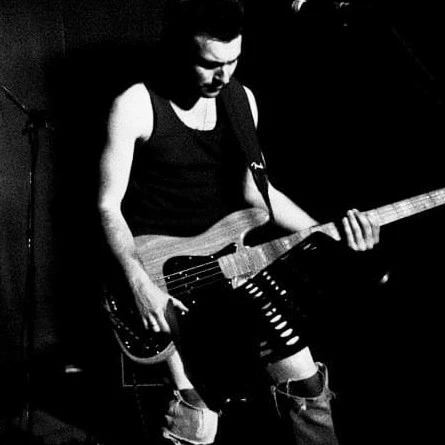 Μπασίστας ψάχνει μουσικούς για νέα post punk μπάντα