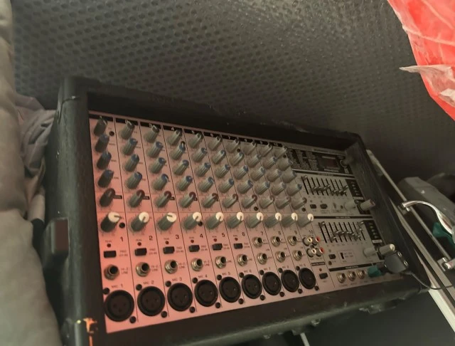 Behringer επεξεργαστές,αυτοενισχυομενα ηχεία,παθητικα