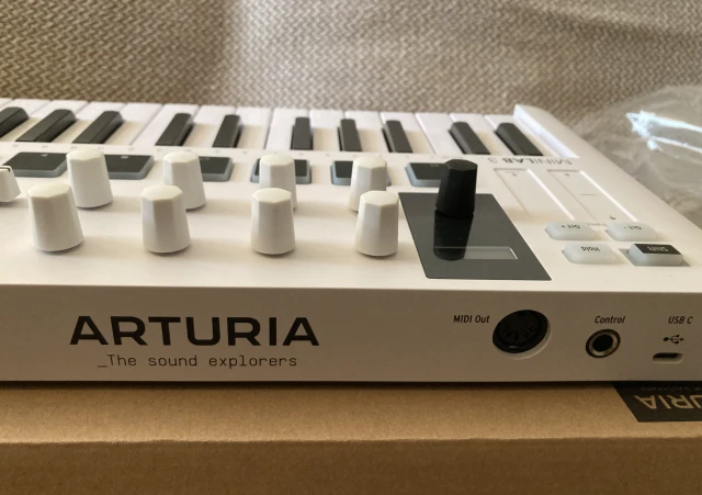 Arturia MiniLab 3 - MIDI Controller