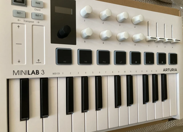 Arturia MiniLab 3 - MIDI Controller