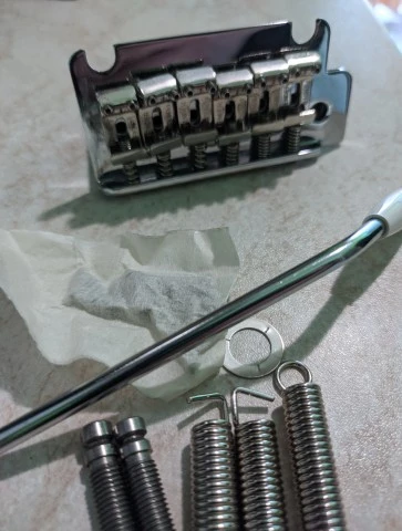 Fender 2 point tremolo από player strat 1ης gen (2021)