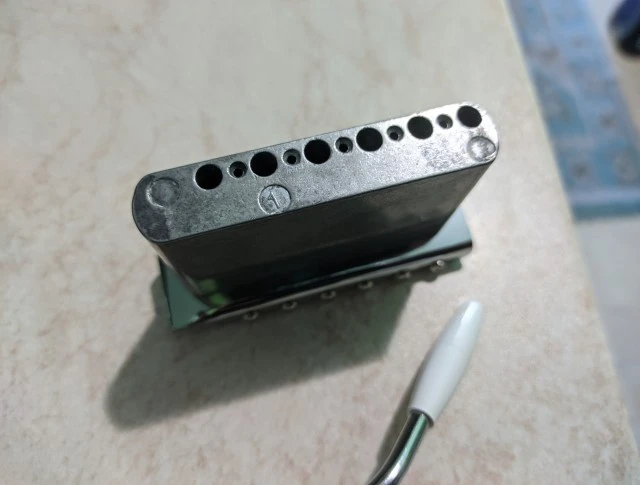 Fender 2 point tremolo από player strat 1ης gen (2021)