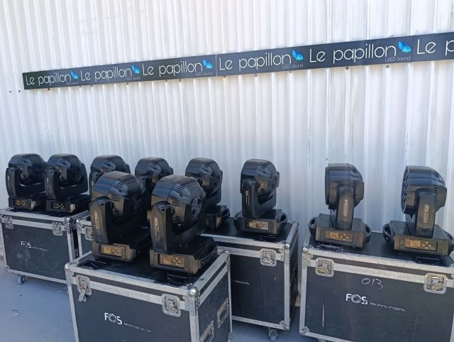 FOS Helix HP/ Wash/ moving lights with 5 flight cases