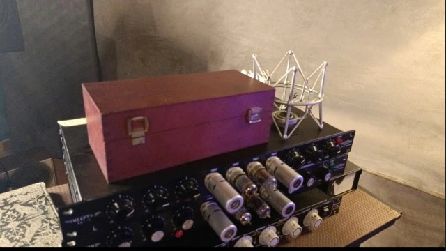 Neumann U89i με την αράχνη, 1900e