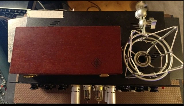 Neumann U89i με την αράχνη, 1900e