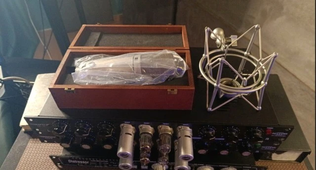 Neumann U89i με την αράχνη, 1900e