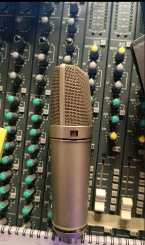 Neumann U89i με την αράχνη, 1900e