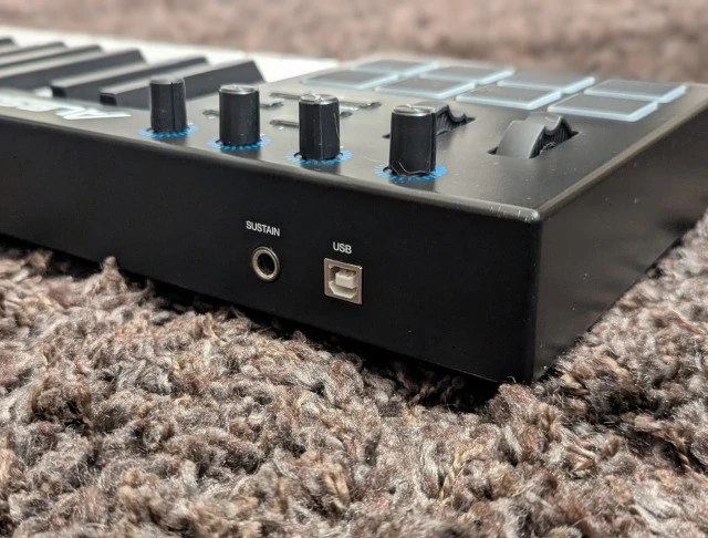 Alesis V49