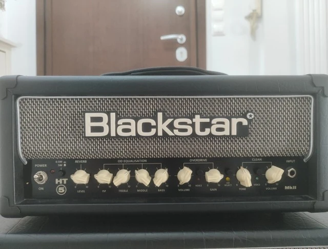 Ενισχυτής κιθάρας Blackstar HT5 mkii + καμπίνα Blacksta