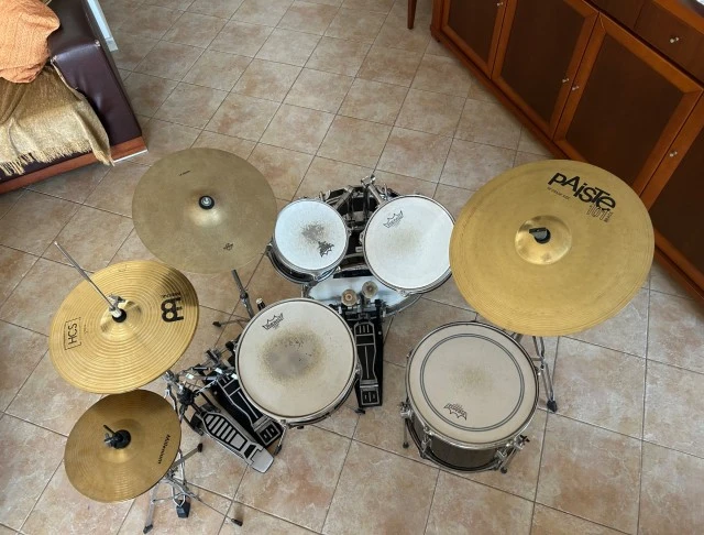 Custom gloss black millenium drum set.