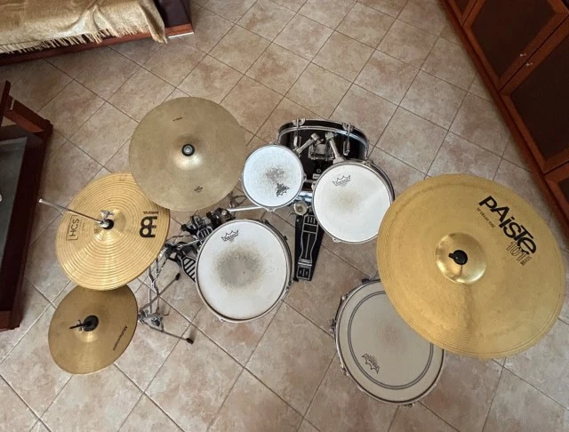 Custom Gloss Black Millenium Drum Set