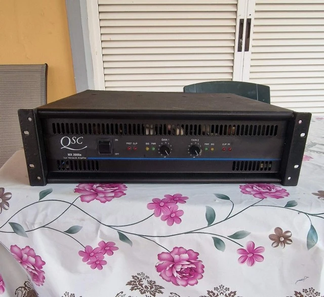 QSC mx2000a 