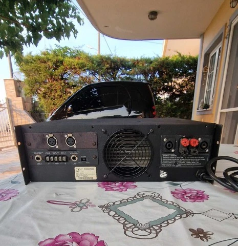QSC MX2000a