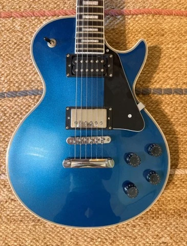Chibson Les Paul Custom