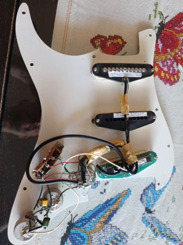 DiMarzio Strat set σε pickguard