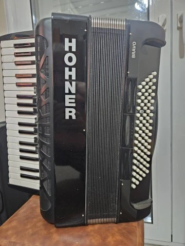 Hohner Bravo III 80