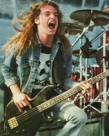 Ζητείται Μπασίστας για Thrash Μπάντα