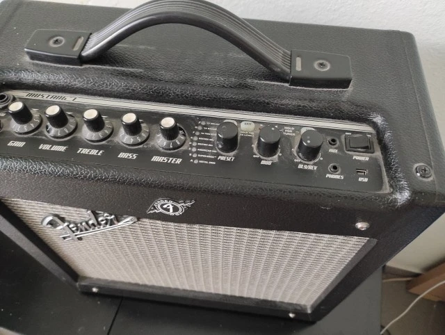 Fender Mustang I V.2 20W
