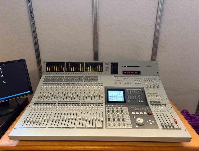 Tascam TM-D8000 Digital Console + Recording PC