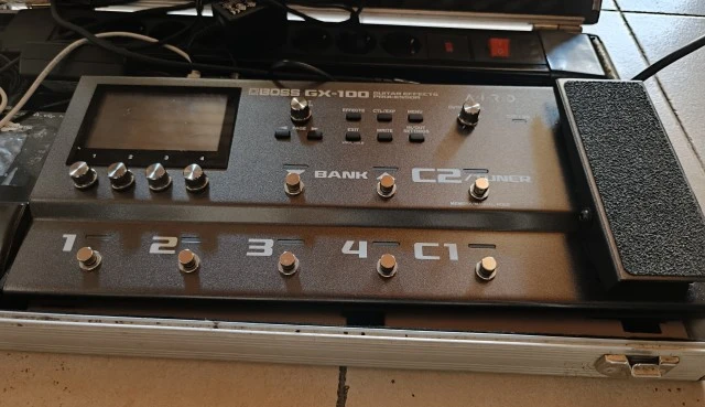 Boss GX-100 Guitar effects processor 