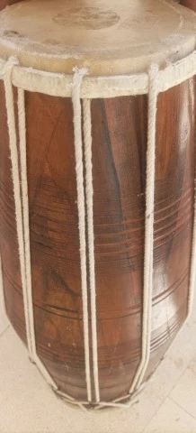 Mridangam ξύλινο κρουστό όργανο , παραδοσ