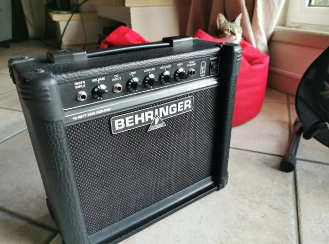 Μπάσο και ενισχυτής Behringer
