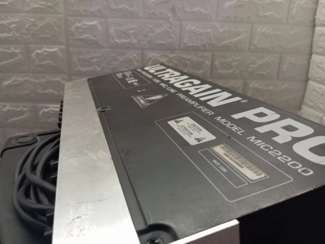 Behringer MIC2200 V2 Λαμπάτος Προενισχυτής Mic/line 2 Κ