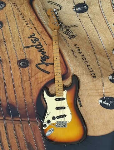 1995 Fender Stratocaster για αριστερόχειρες