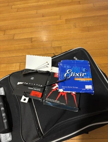 Cort X-2 VN + items 