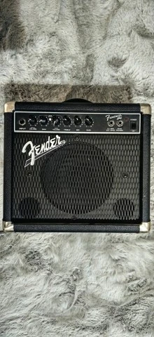 Fender Squier Stagemaster HSS + Fander Frontman 15W