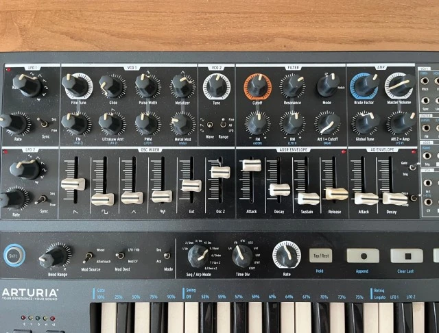 Arturia MiniBrute 2