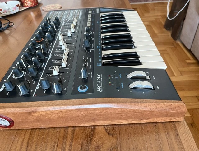 Arturia MiniBrute 2
