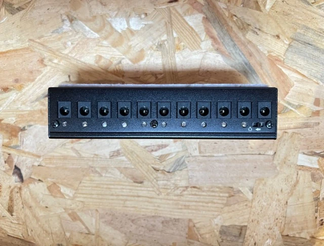 Τροφοδοτικό για πετάλια Caline CP-05