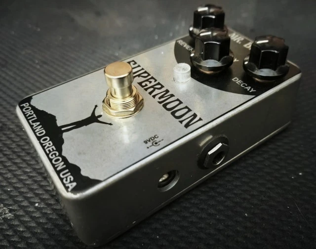Mr. Black Supermoon Chrome 