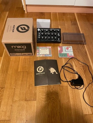 Moog Minitaur (Made in USA) + Decksaver