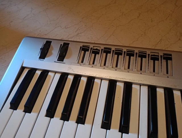M-Audio Radium 61 midi keyboard USB