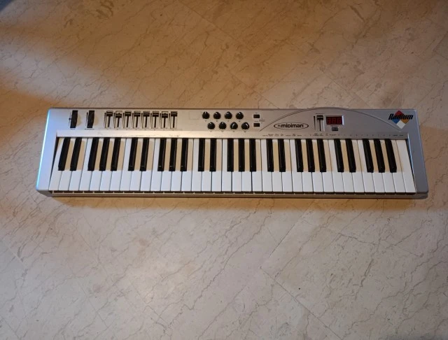 M-Audio Radium 61 midi keyboard USB