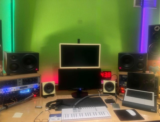 Klein &amp; Hummel O300 Studio Monitors