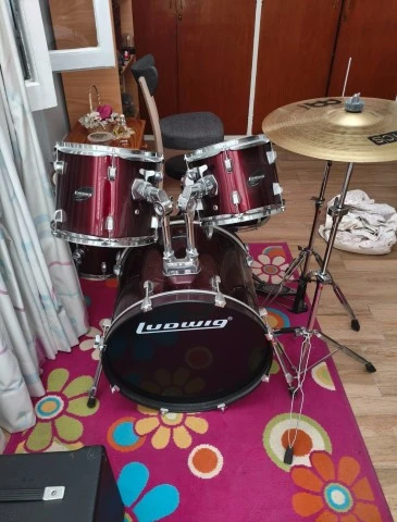 Drums Ludwig με πιατίνια Meinl HCS