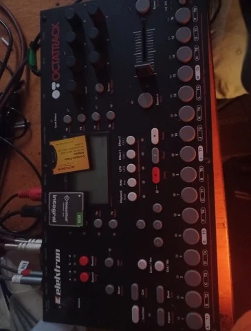 Oktatrack mk1