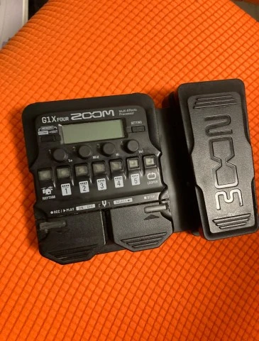 Zoom G1X four guitar multi effects pedal