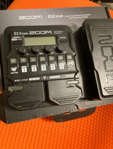 Zoom G1X four guitar multi effects pedal