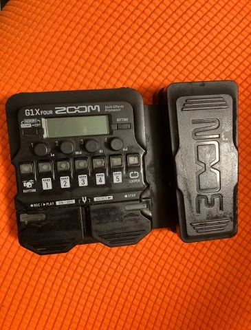 Zoom G1X four guitar multi effects pedal