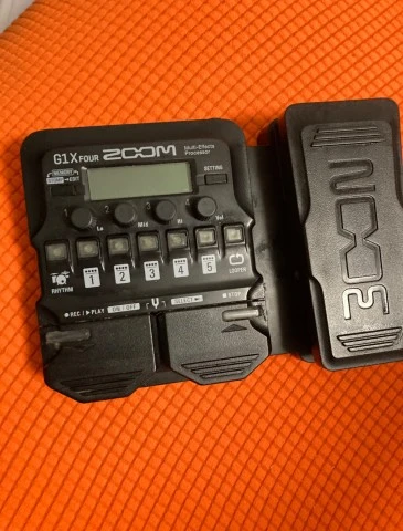 Zoom G1X four guitar multi effects pedal