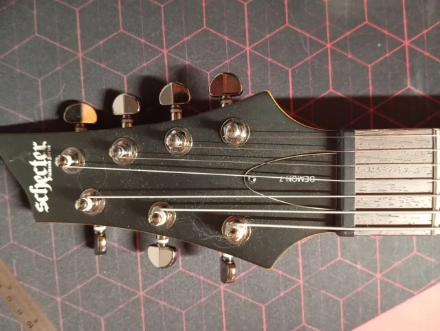 Schecter Demon 7