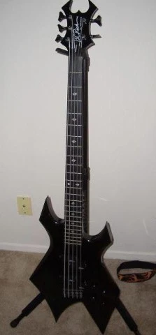 ΖΗΤΕΊΤΑΙ B.C. Rich Beast ή Warlock 