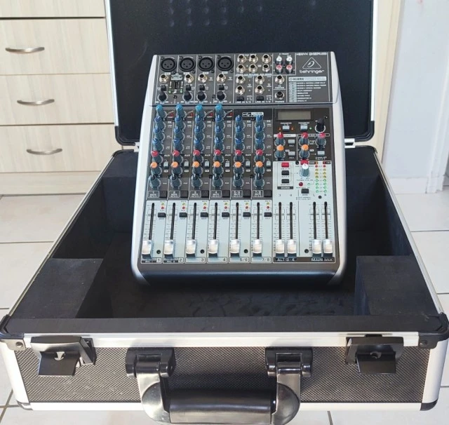 Behringer Xenyx QX1204USB