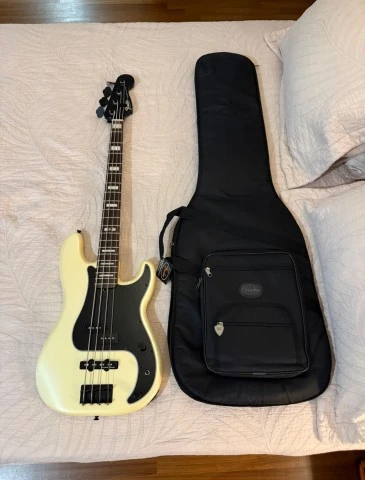Fender bass Duff Mckagan